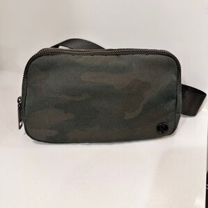 Lululemon Everywhere Belt Bag